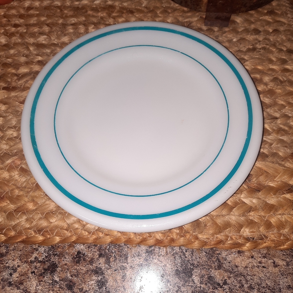 Vintage Pyrex dessert plate